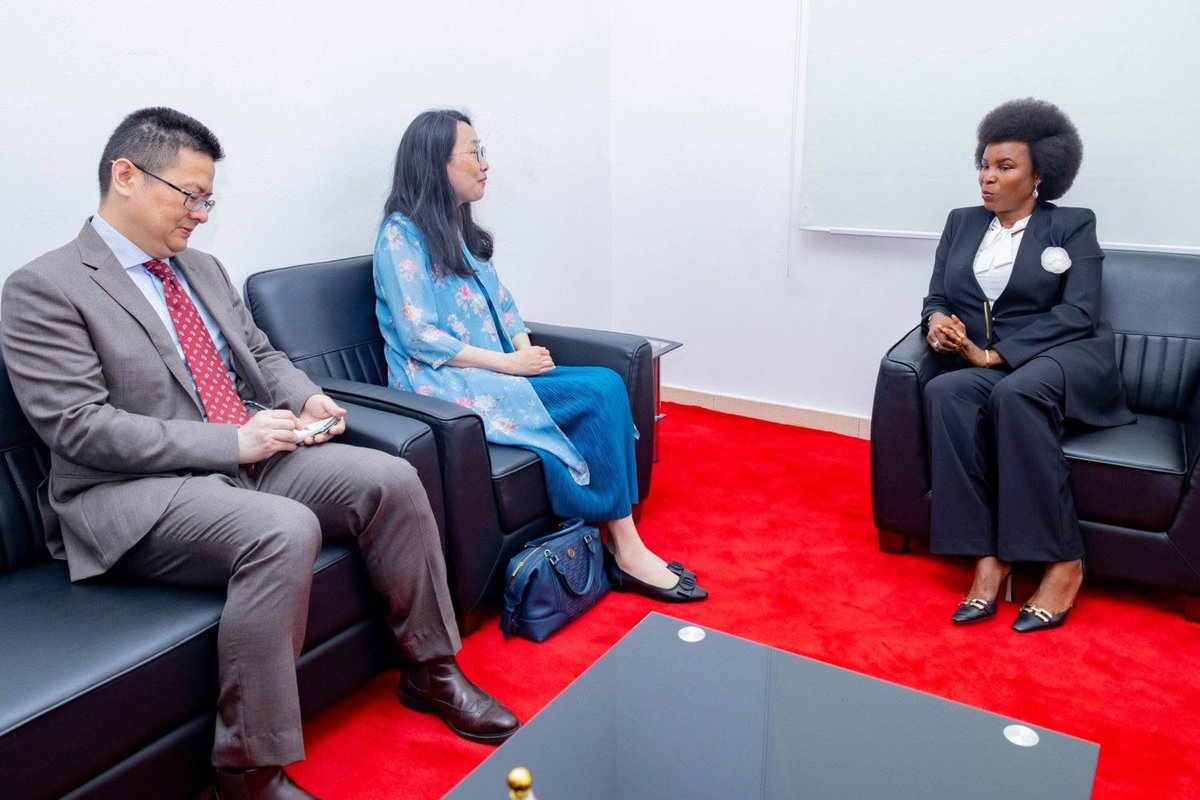 AFirstLadies's tweet photo. Mme Angéline Ndayishimiye @Burundi1stLady a reçu l’ambassadrice de Chine, Mme Zhu Kewe ce 13 avril 2026. 
Les échanges ont porté sur le renforcement de la coopération entre l’OPDD Burundi, Action Bonne et la Chine, au service du développement social. https://t.co/YDfU0PCzrm