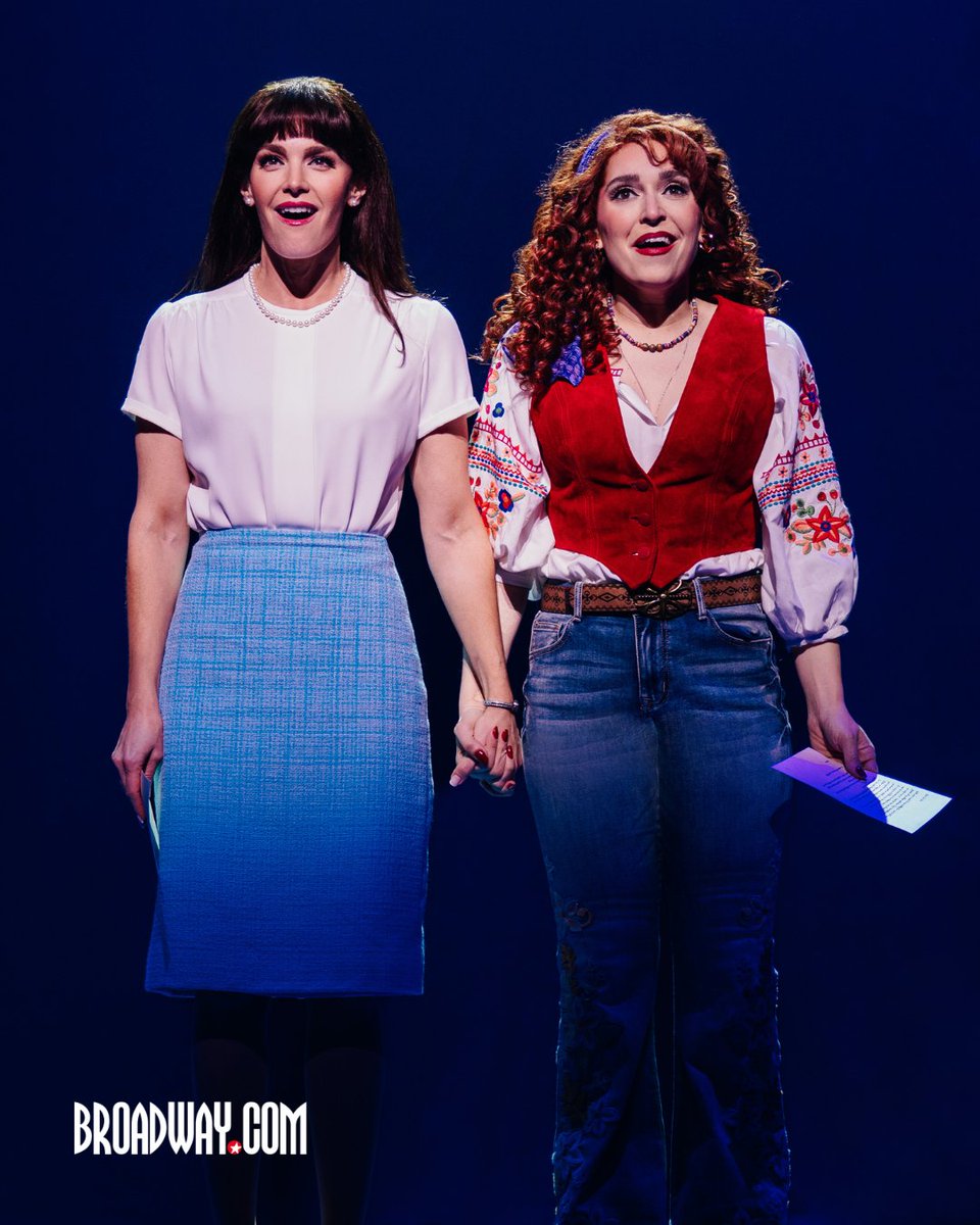 broadwaycom's tweet image. Grab your bestie and see the new production photos of Broadway's BEACHES starring Kelli Barrett as Bertie and Jessica Vosk as Cee Cee.

See the new musical: bit.ly/4pUF64n

📸: Marc J Franklin

#broadway #beaches #jessicavosk #kellibarrett