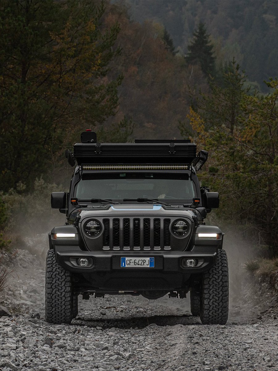JeepFrance's tweet image. Taillée pour les sentiers jusque dans son ADN. 😎 Ces clichés de @wranglerinsta de leur Wrangler nous donnent vraiment envie de nous équiper et de partir à l’aventure. ⛰️

#Jeep #JeepWrangler #JeepLove