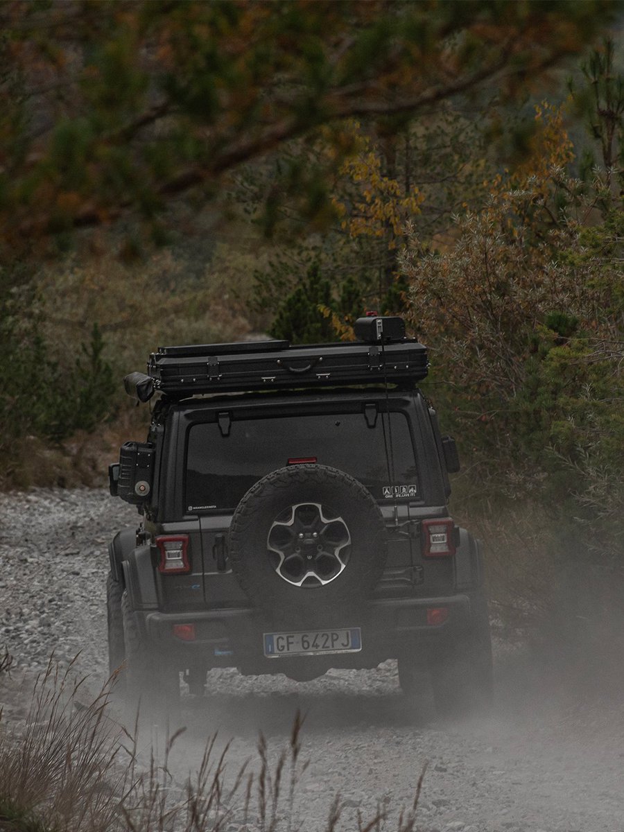 JeepFrance's tweet image. Taillée pour les sentiers jusque dans son ADN. 😎 Ces clichés de @wranglerinsta de leur Wrangler nous donnent vraiment envie de nous équiper et de partir à l’aventure. ⛰️

#Jeep #JeepWrangler #JeepLove