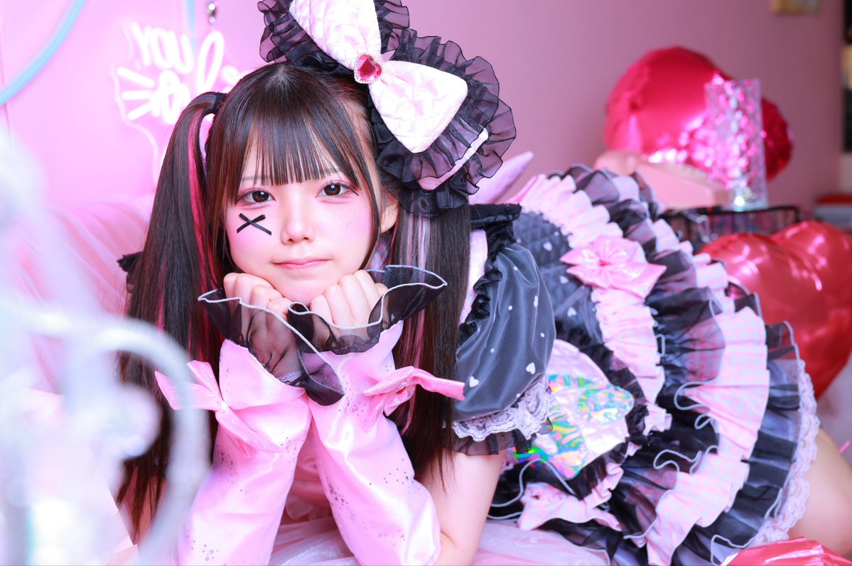 ╭━━━━━━━━━━╮

   ゐななうまれました🎀

╰━ｖ━━━━━━━━╯