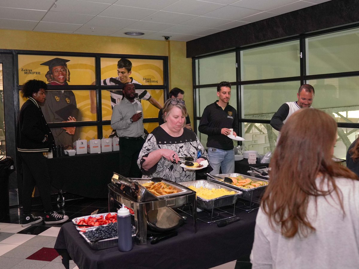 Golden Grizzlies tweet media