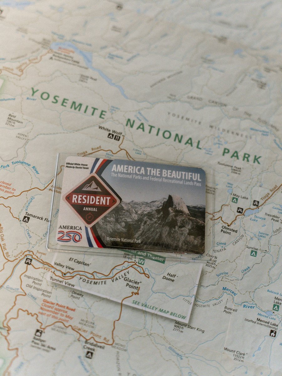 MakeStickers tweet media