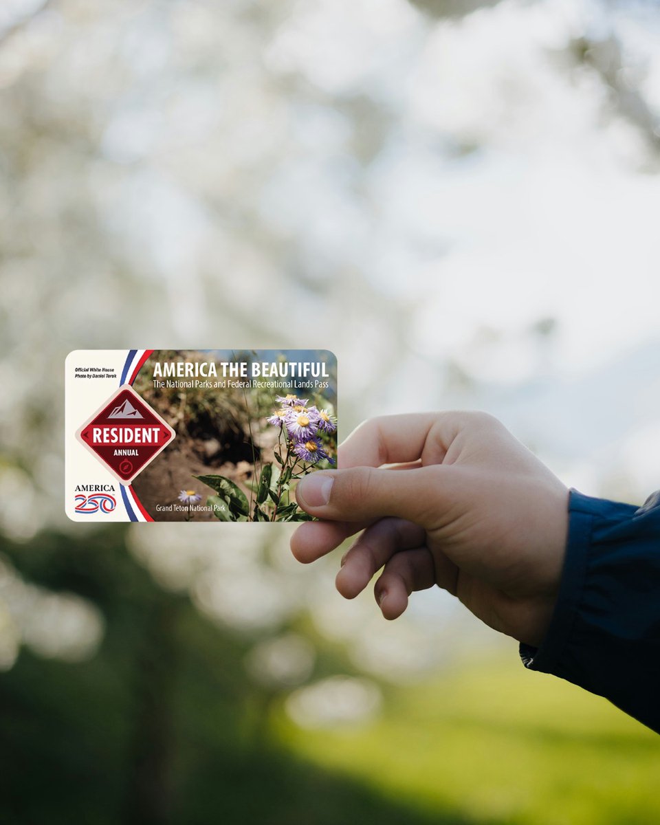 MakeStickers tweet media