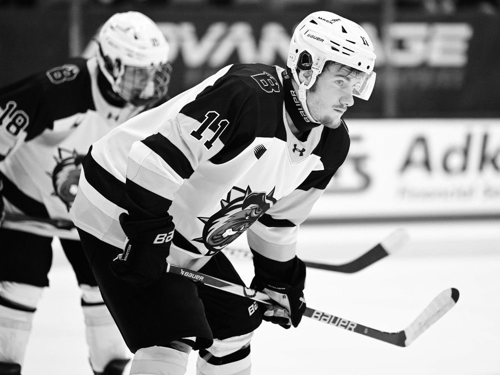 Troy Izlakar 🏒 tweet media