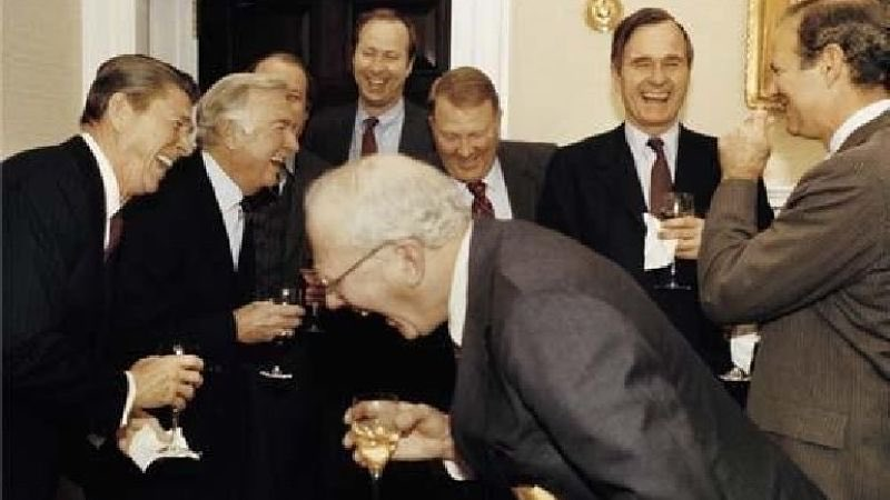 <a href="/biobio/">BioBioChile</a> Les dije que "No es una rebaja a los ricos" y les dije que que dejaran "la típica caricatura" y la biobio lo publica!!!
