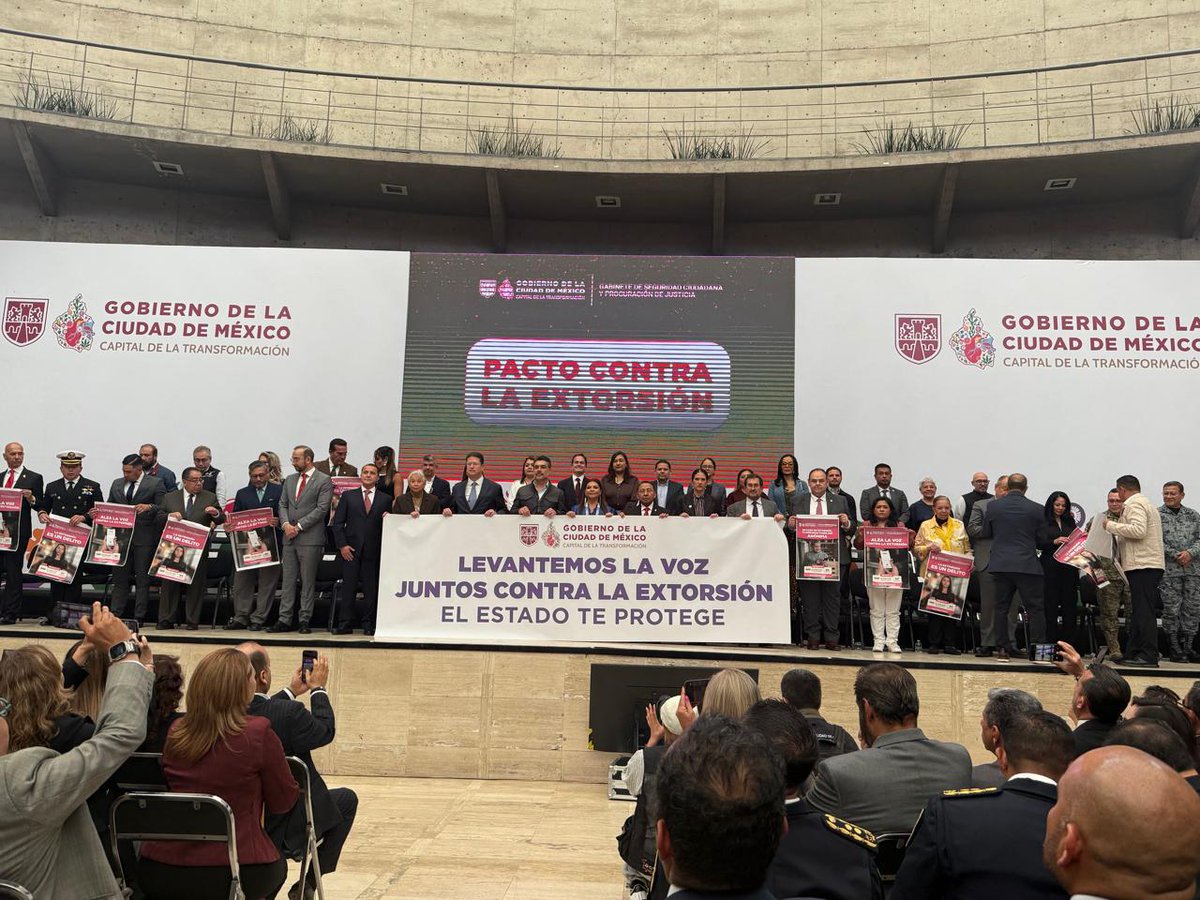 cirtmx's tweet photo. El presidente de la Cámara Nacional de la Industria de Radio y Televisión, José Antonio García Herrera, participó en la firma del Pacto contra la Extorsión, encabezado por la Jefa de Gobierno, Clara Brugada, con la presencia del Secretario de Seguridad Ciudadana de la Ciudad de México, Pablo Vázquez Camacho, como parte de una iniciativa que refrenda el compromiso de fortalecer la coordinación interinstitucional para prevenir y combatir este delito.