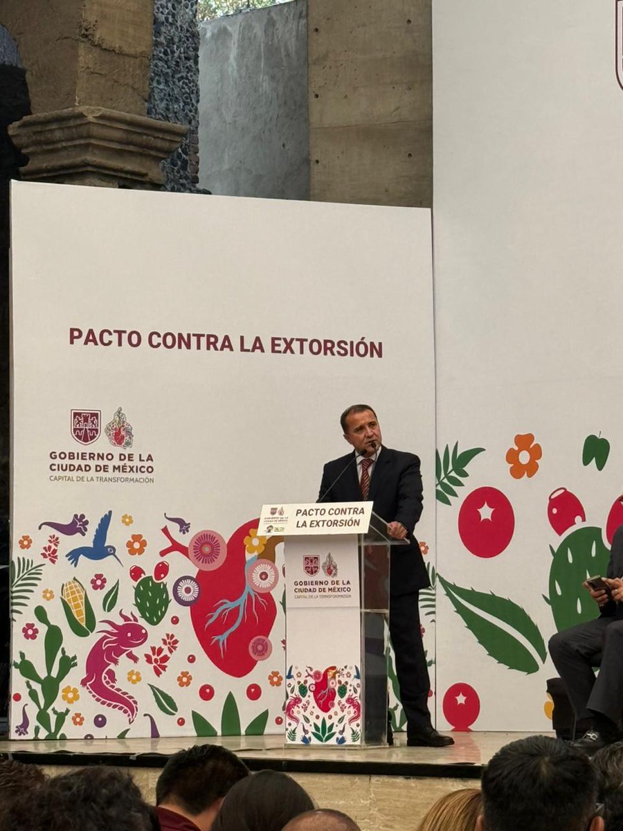 cirtmx's tweet photo. El presidente de la Cámara Nacional de la Industria de Radio y Televisión, José Antonio García Herrera, participó en la firma del Pacto contra la Extorsión, encabezado por la Jefa de Gobierno, Clara Brugada, con la presencia del Secretario de Seguridad Ciudadana de la Ciudad de México, Pablo Vázquez Camacho, como parte de una iniciativa que refrenda el compromiso de fortalecer la coordinación interinstitucional para prevenir y combatir este delito.