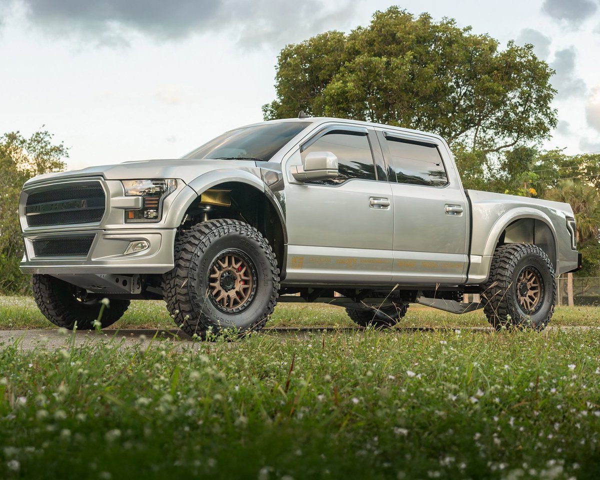 Barrett_Jackson's tweet image. Y2K is calling … and crossing the block! Check out this gallery of standout #2000s-era vehicles headed to the #PalmBeach Auction, April 16-18 at the South #Florida Fairgrounds.

Read more: bit.ly/PB26TW-WhenThe…