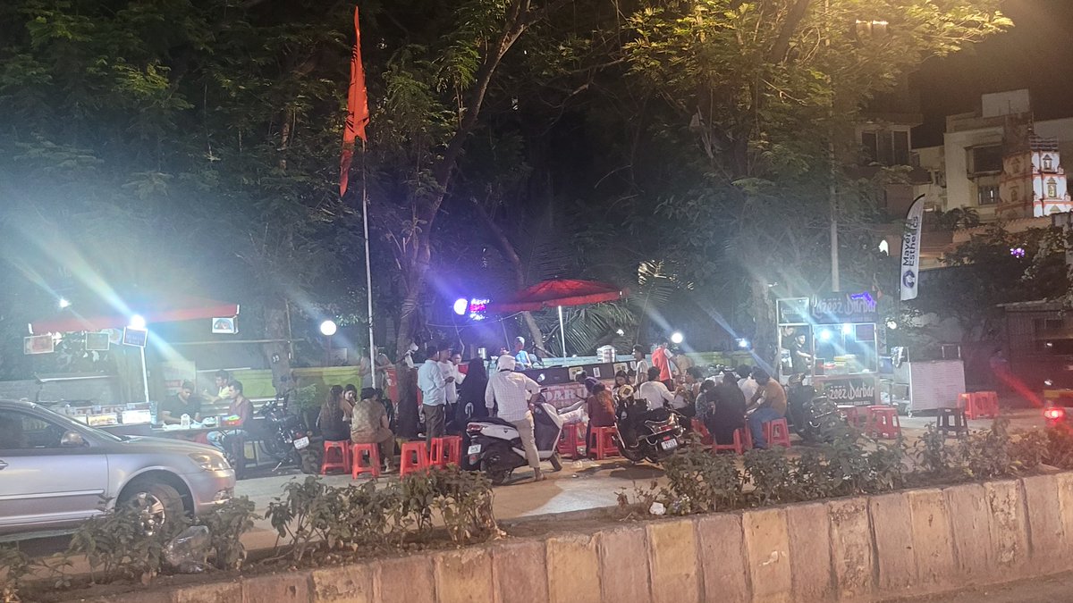 Food vendors on streets Creating chaos and traffic at Versova at peak hours <a href="/bmcmumbai/">Municipal Corp.</a> <a href="/mybmc/">माझी Mumbai, आपली BMC</a> <a href="/VersovaPS/">वर्सोवा पोलीस ठाणे – Versova PS Mumbai</a>