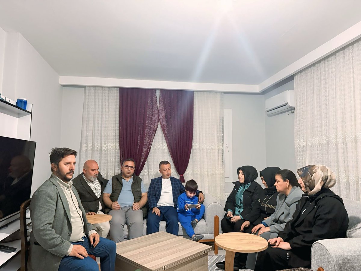 Sarıçam ,Osmangazi Mahallesi mahalle başkanımız Sayın Sezgin Erdoğan’ı, kısa süre önce vefat eden kıymetli kız kardeşi için taziye bulundum. merhumeye Allah’tan rahmet; başta kıymetli ailesi olmak üzere tüm sevenlerine sabır ve başsağlığı diliyorum. Rabbim mekânını cennet eylesin