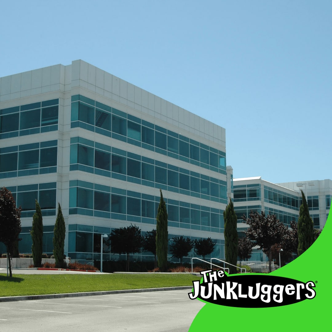 JunkluggersMARI's tweet image. Clearing out your office or renovating? The Junkluggers makes commercial junk removal simple for Southeastern MA &amp;amp; RI businesses. 💚 🚛 

Reach out today! 🌟 

📲 (774) 340-2303

#SoutheasternMA #SoutheasternRI #BusinessCleanup #JunkRemoval #CommercialJunkRemoval