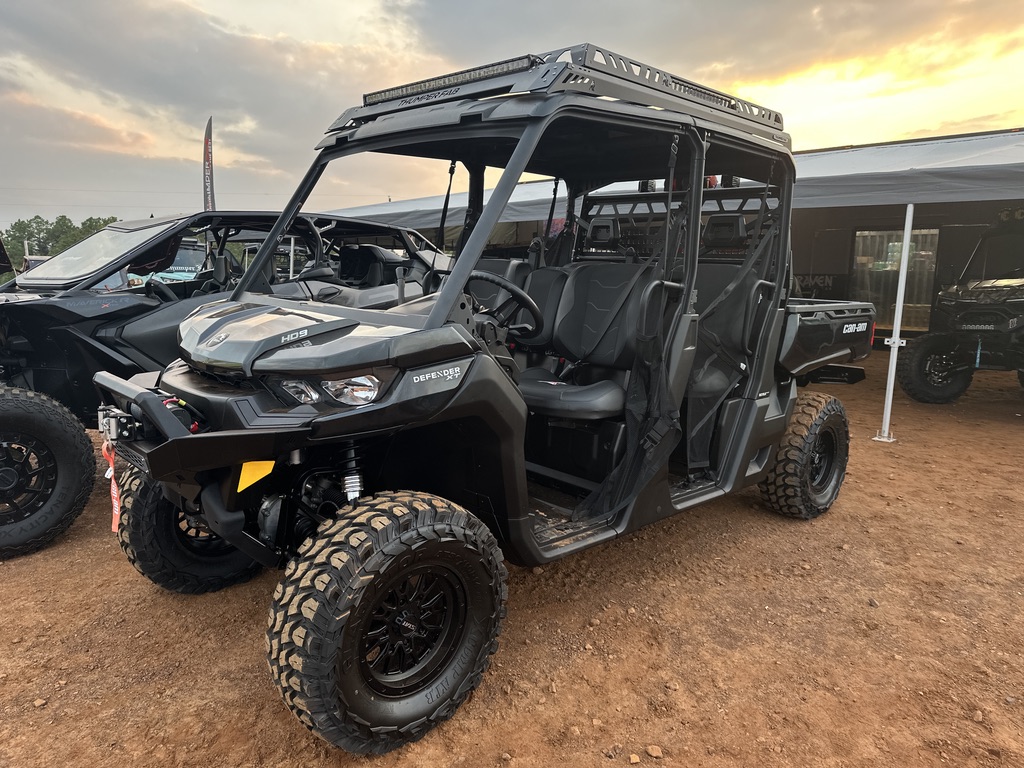 ThumperFab's tweet image. Double the cargo, zero compromise. 💪🧰 Thumper Fab Upper &amp;amp; Lower Roof Racks for the Can-Am Defender add serious storage with a clean fit and rugged strength—ready for work or the trail.
#ThumperFab #CanAmDefender #RoofRack #UTVLife