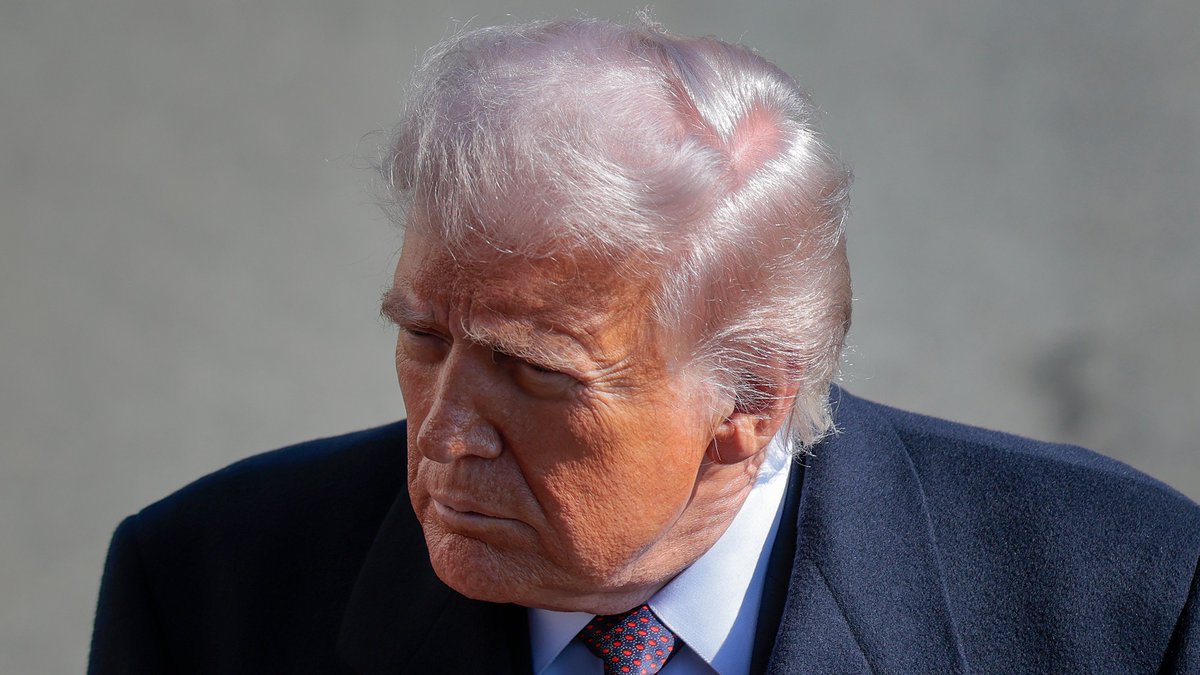 RTB_io's tweet photo. UPDATE: Donald Trump deletes post portraying himself as Jesus.
#Trump #Jesus #TruthSocial