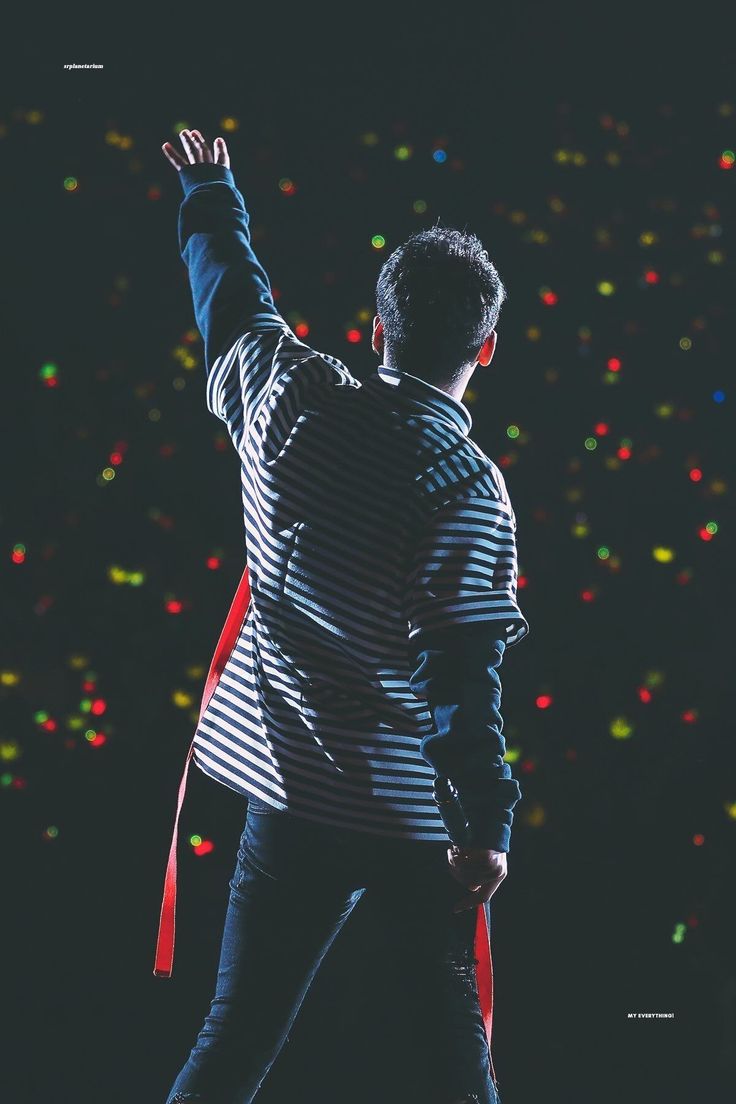 leevtoris's tweet photo. after watching yesterday's performance, i hope you realize how important you are and were to the group.

it is not the same without you. 
@ForvictoRi https://t.co/p0SrPCedyW