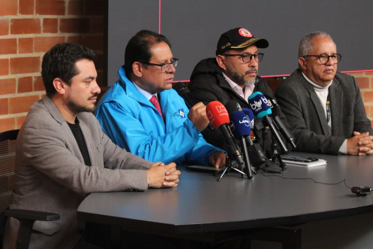 MinAgricultura's tweet image. #AEstaHora 🔴 | El viceministro de Agricultura y Desarrollo Rural, @joseluenlaselva, afirmó ante los medios que el Gobierno nacional mantiene abierto el diálogo 🫱🏽‍🫲🏾 con veedurías, 👀organizaciones campesinas 🧑🏾‍🌾 y demás actores de la ruralidad, con el fin de construir una respuesta