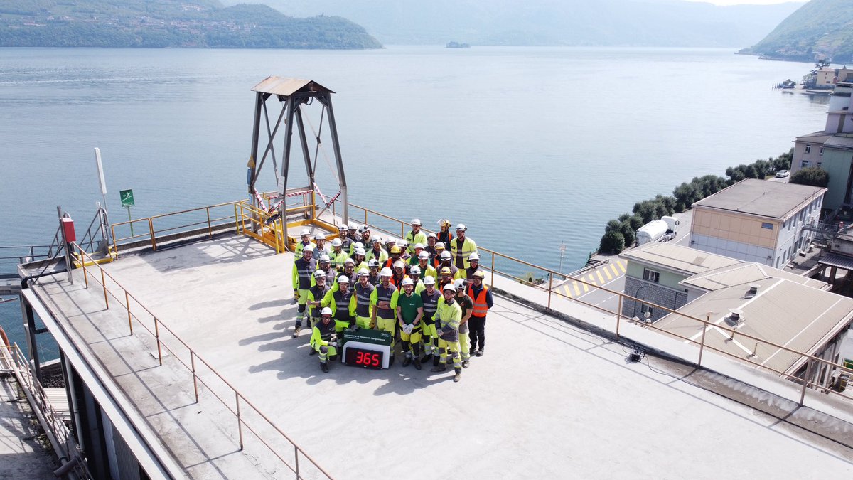 hd_materialsIT's tweet photo. 365 giorni di attenzione, responsabilità e lavoro di squadra: la cementeria di Tavernola Bergamasca raggiunge il traguardo di un anno senza infortuni 🦺

Un risultato frutto dell’impegno quotidiano di tutte le persone che operano nello stabilimento – tra dipendenti e imprese esterne – e di una cultura della #sicurezza solida e condivisa.

Complimenti a tutto il team di Tavernola Bergamasca 👏