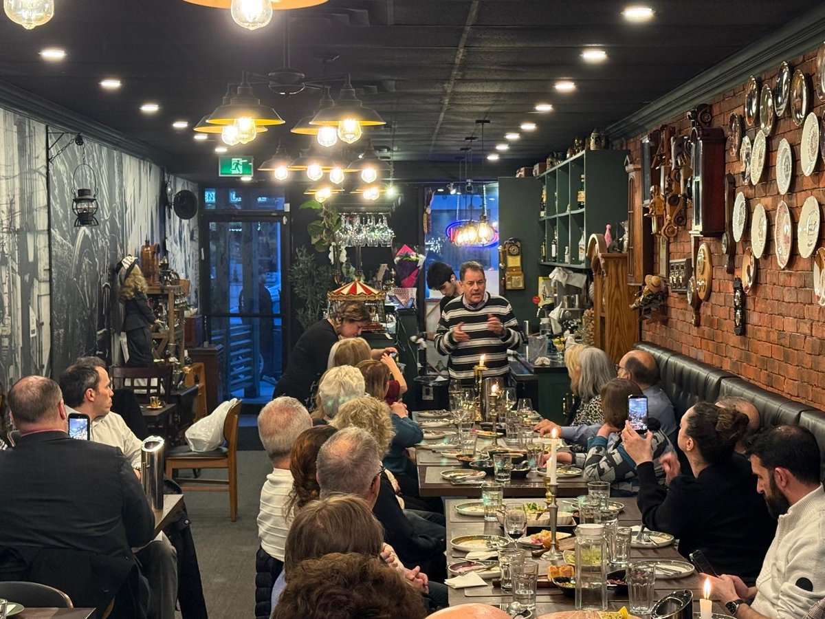 PasternakTO's tweet image. Visited Old Avenue Restaurant to stand with the owner and connect with members of the community. We will not be intimidated.

#yorkcentre #antisemitism