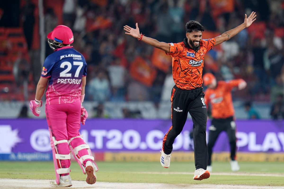 IPL's tweet image. The wicket-taking party continues 🥳

Praful Hinge and Sakib Hussain on fire 🔥

Their dream debut has #RR 5⃣ down now 👏 

Updates ▶️ bit.ly/TATAIPL-2026-21

#TATAIPL | #KhelBindaas | #SRHvRR