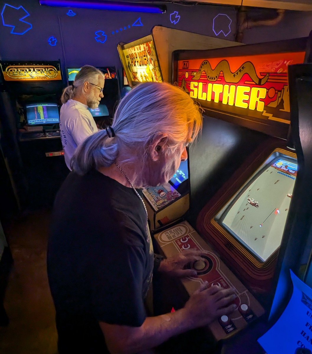 AnArcadeAnimal's tweet image. #Slither (1982) was a fast-paced arcade shooter that mixed snake-blasting action with free movement and trackball control. Its wild enemies and unique gameplay made it a standout cult classic. #Arcade #RetroGaming