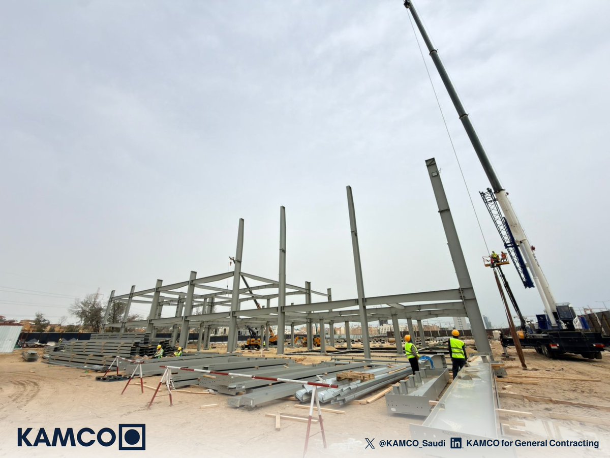 KAMCO_Saudi's tweet image. Exciting progress at Commercial Mixed-Use Project!🏗️

🔹Steel works are advancing in TABA, with civil works nearing completion.
🔹Formwork &amp;amp; rebar works for Jarir building are underway.
🔹Tower raft foundation concrete pour successfully completed.

#KAMCO #Construction #KSA