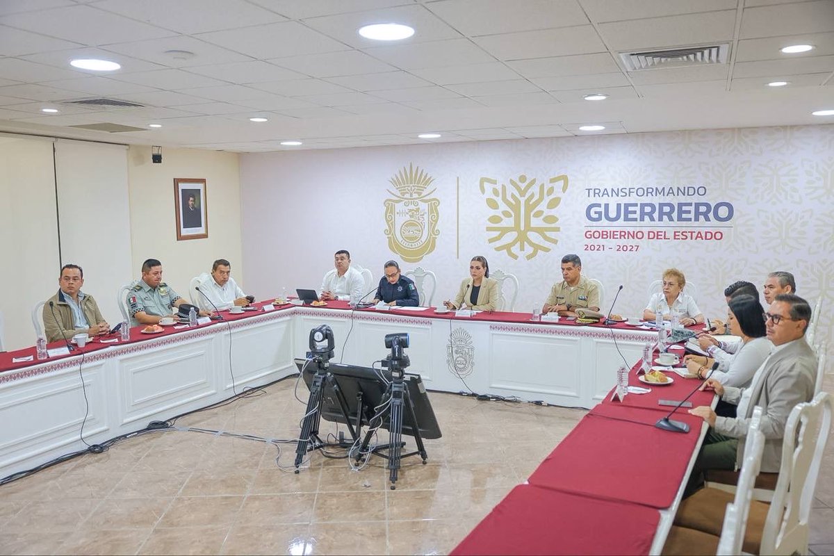 Encabecé la Mesa de Coordinación para la Construcción de la Paz, dando seguimiento y refuerzo a las acciones de seguridad en todo el estado.

Ante el cierre de la temporada vacacional de Semana Santa y Pascua, instruí continuar con el refuerzo de los operativos de vigilancia y