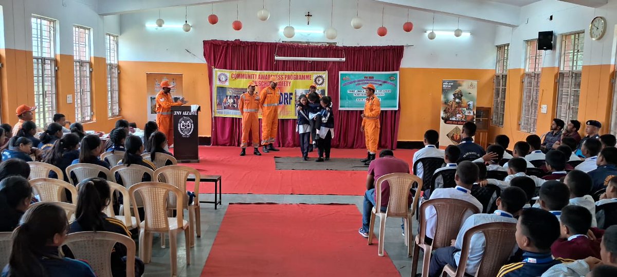 01NDRF's tweet image. 👆Educating today for a safer Tomorrow!

Team 1st Bn #NDRF conducted #Schoolsafety Program during #FAMEX on Disaster Management at #Aizawl, #Mizoram.
@NDRFHQ