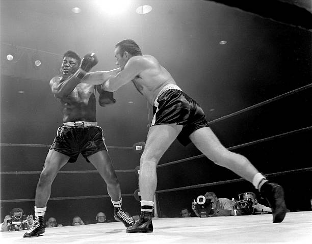 HVYWeightHeroes's tweet image. Ingemar Johansson blasts world champ Floyd Patterson with his deadly right hand during their third and final clash at Miami Beach in 1961. In an action-packed slugfest that saw both men hit the canvas, Floyd won by 6th round knockout. #Heavyweight #History #Boxing
