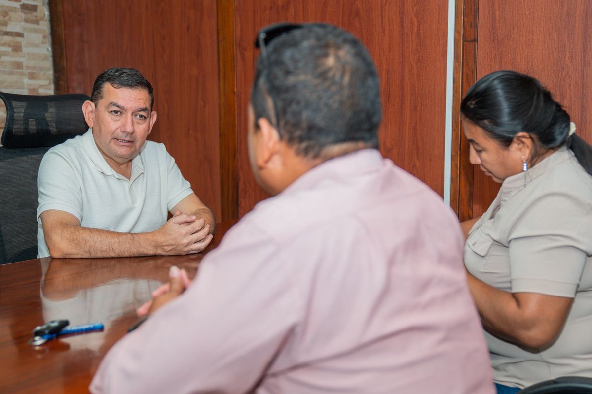 AmazoniaEc's tweet photo. 🤝 Recibimos a los representantes del Gad Parroquial San Sebastián del Coca, con el propósito de articular acciones y fortalecer iniciativas que impulsen el desarrollo integral de la Amazonía.

Un propósito amazónico nos une 🍃 

#ElNuevoEcuador
#LaNuevaAmazonía
#Amazonía https://t.co/6ecUVPfptE