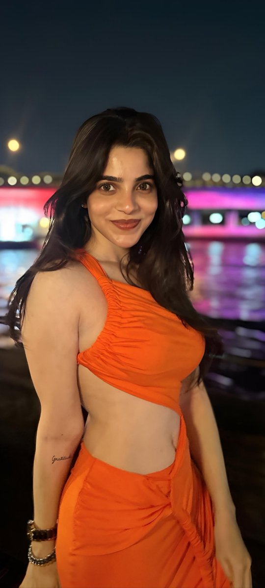 dv_ab24394's tweet image. "City lights and Neon Nights"🫰✨🤗
🧡 Divya Bharathi 
#ActressHub 
#ActressWorld 
#Gorgeous