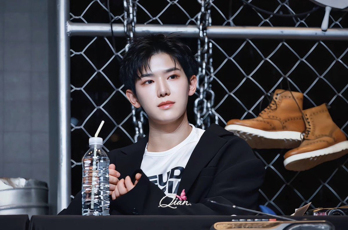 Qian 倩🪽 tweet media