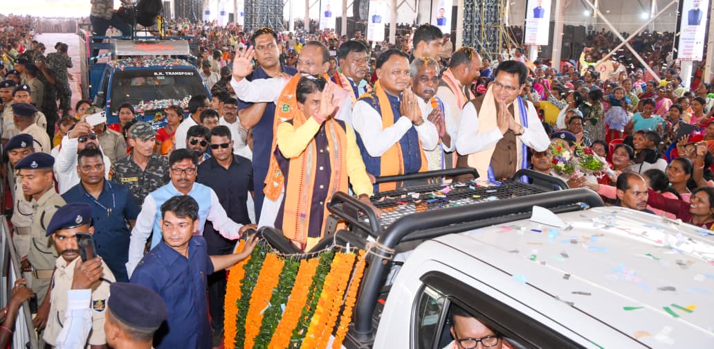 ବଡ଼ବିଲ ସହରର ବାଇପାସ୍ ଓ ରିଂ ରୋଡ ପ୍ରକଳ୍ପ ଶୁଭ ଦେବା ଅବସରରେ ମାନ୍ୟବର ମୁଖ୍ୟମନ୍ତ୍ରୀ ଶ୍ରୀ ମୋହନ ଚରଣ ମାଝୀଙ୍କୁ ବିଭିନ୍ନ ସଂଗଠନ ପକ୍ଷରୁ ଉଚ୍ଛସ୍ଵିତ ସମ୍ବର୍ଦ୍ଧନା ପ୍ରଦାନ କରାଯାଇଛି। <a href="/CMO_Odisha/">CMO Odisha</a> <a href="/PWD_Odisha/">Works Department, Odisha</a> <a href="/IPR_Odisha/">I & PR Department, Odisha</a>