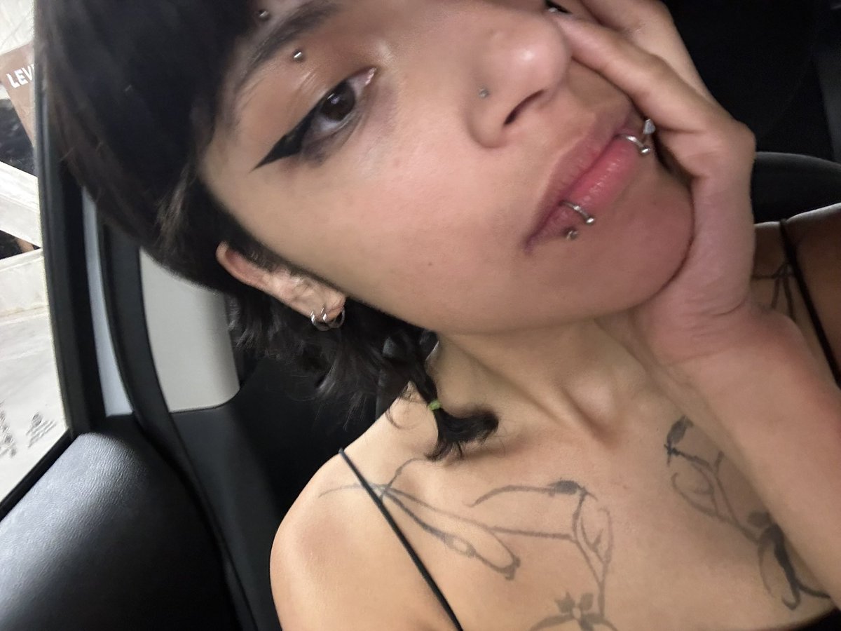 ilyverymuch4evr's tweet photo. idl what i look like https://t.co/BlyujsMWrY