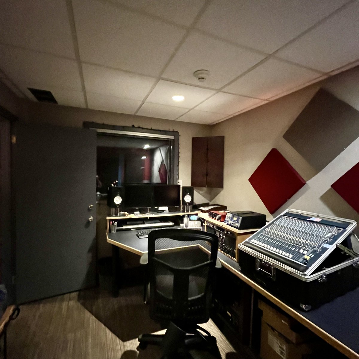 OnAirRecordings's tweet photo. On Air offers professional studio rental for content creators, audiobook authors, voiceover artists, and production companies with flexible hourly, half-day, or full-day booking options.

Learn more at https://t.co/hj9sy0hEjm https://t.co/5QVGfe4Np0