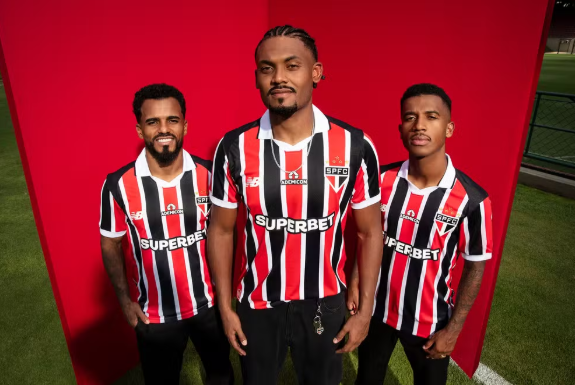Nova camisa II do <a href="/SaoPauloFC/">São Paulo FC</a> na temporada.

Esse tipo de gola é o que mais gosto.

E no geral, a camisa segue sem muita novidade.