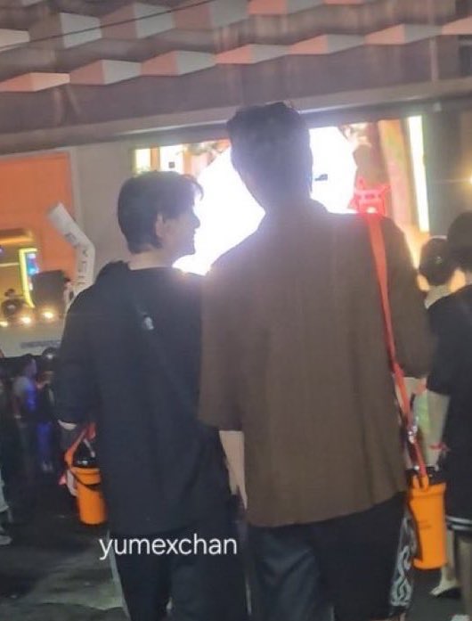 aprilnew1304's tweet image. เขินมากก ช่วยด้วยย พี่พระเอกยืนคุมหมวยไม่ห่าง ขอคนเข้าใจ😭😭😭