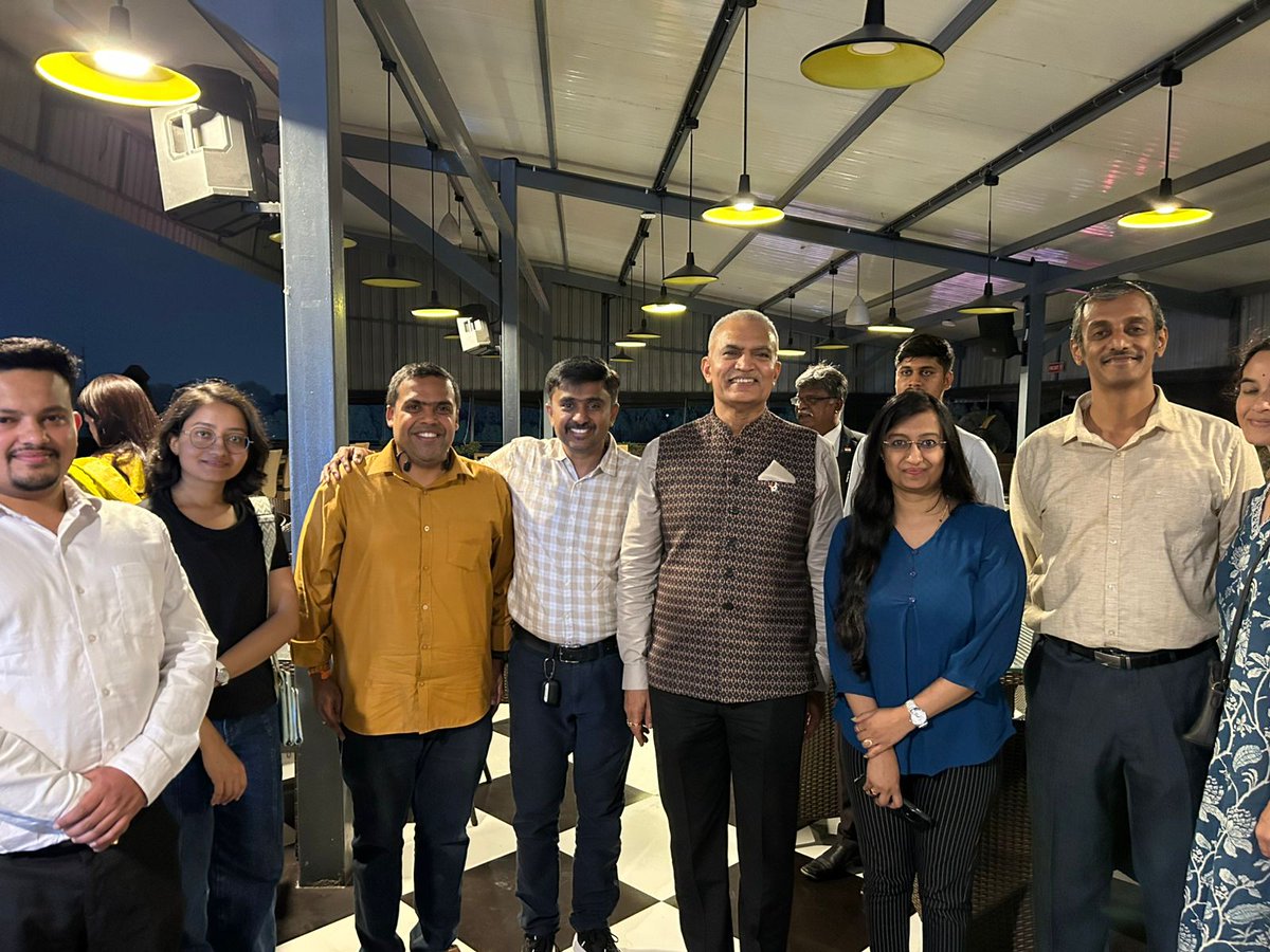 KiranKS's tweet image. A wonderful evening hearing Admiral R. Hari Kumar, PVSM, AVSM, VSM. The 25th Chief of the Naval Staff. 

He championed a fully Aatmanirbhar navy by 2047 idea. It was such a privilege to hear from him how the Indian Navy has become stronger since 1980s, when he started. 

#JaiHind