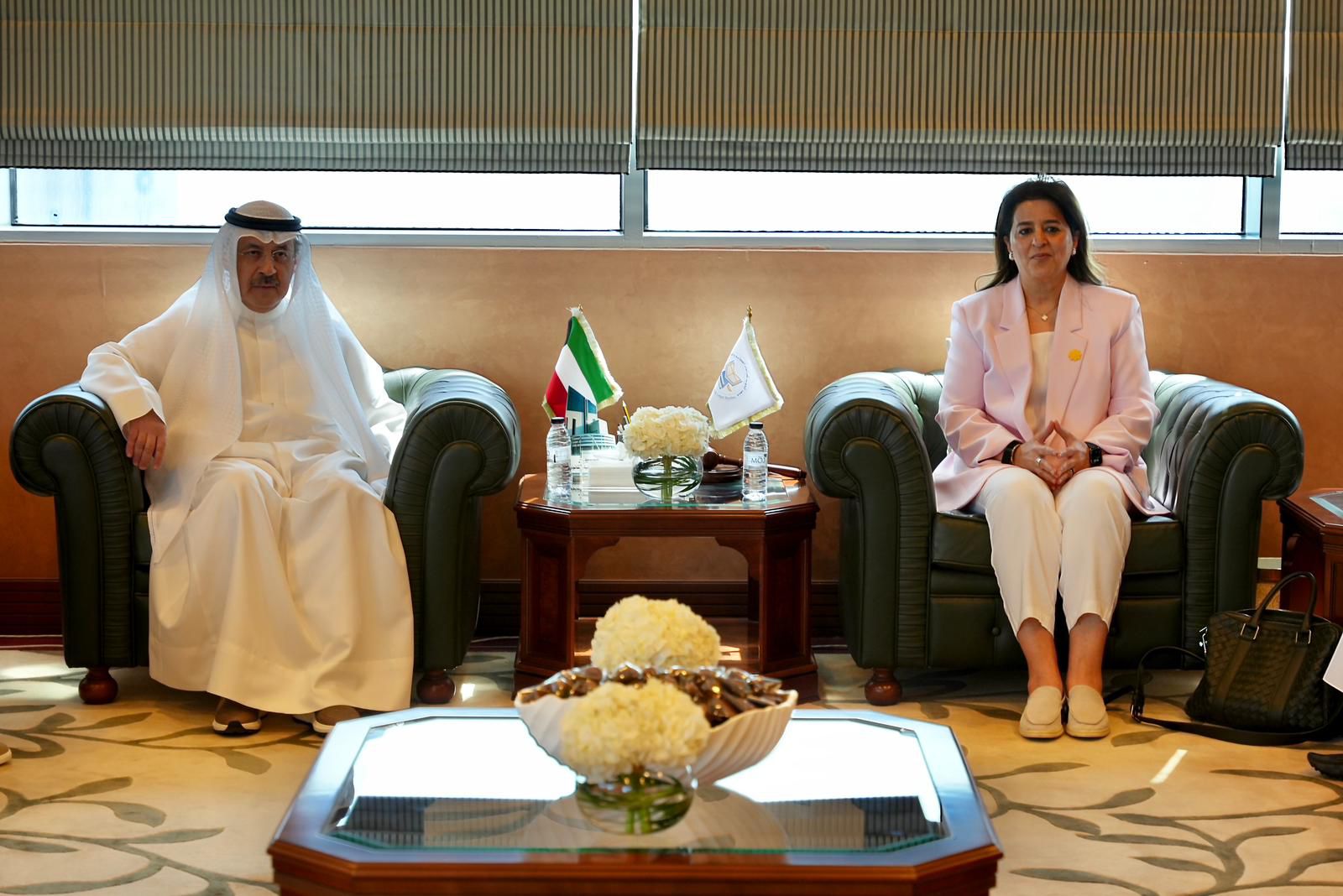 رئيس «نزاهة» د. رنا الفارس تبحث مع مدير معهد «الدراسات القضائية» بدر المسعد سبل تعزيز التعاون المشترك - تمت مناقشة أهمية تفعيل مذكرة التفاهم بين الطرفين وتنفيذ برامج تدريبية وتبادل الخبرات لرفع كفاءة الكوادر الوطنية 