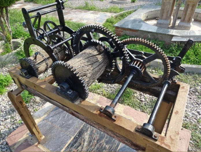 El barri d Benimaclet d València és un d barris històrics d la ciutat. En el seu cementeri podem trobar-nos una sorpresa: la presència d’un antic mecanisme de rellotgeria de grans dimensions. La meua investigació va esbrinar la seua sorprenent procedència: actualidadvalencia.com/passejantvalen…