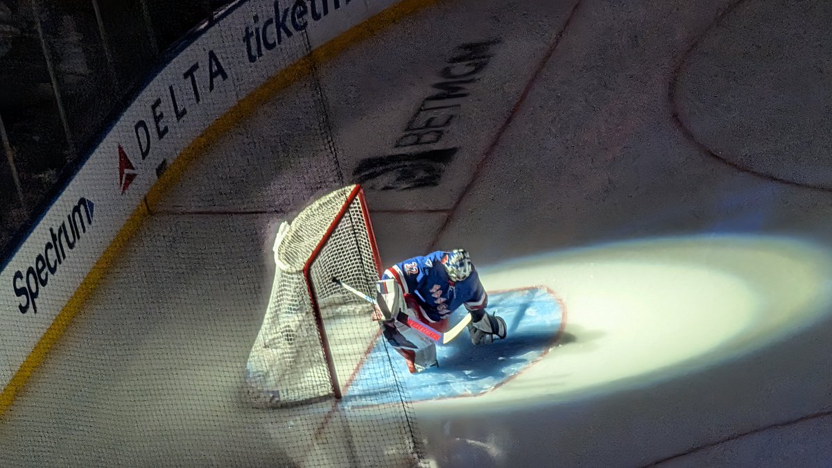 Wally44's tweet image. Happy Retirement, Jonathan #Quick!

Ich bin froh, dass ich ihn im Oktober 2025 nochmal live in #NewYork spielen sehen konnte.

#Kings #Rangers #CapsNYR
