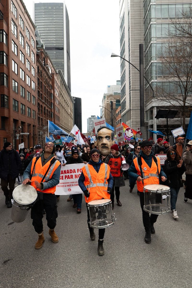 psac_afpc's tweet photo. This weekend, PSAC members hit the streets of Montreal outside the Liberal Party of Canada’s national convention to send a clear message: stop the cuts to public services.  

Take action: https://t.co/BPcCsH8zXo https://t.co/MMeV0MLc9M