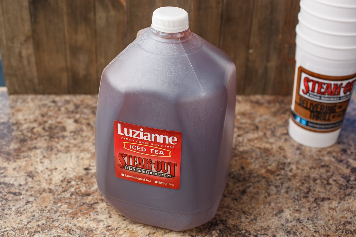 SteakOutUSA's tweet image. Craving our #sweettea? You can pick up a gallon or we'll #deliver it to your house or office with a minimum order purchase! steakoutdelivers.com