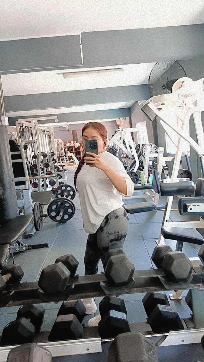 KarlaRuiz60538's tweet image. Muy buen inicio de semana a todos, que tengas un bonito día🥰 😽
Ya andamos en la ejercitación 😄🦵🏻
#InicioDeSemana
#Lunes 
#LunesDeGanarSeguidores