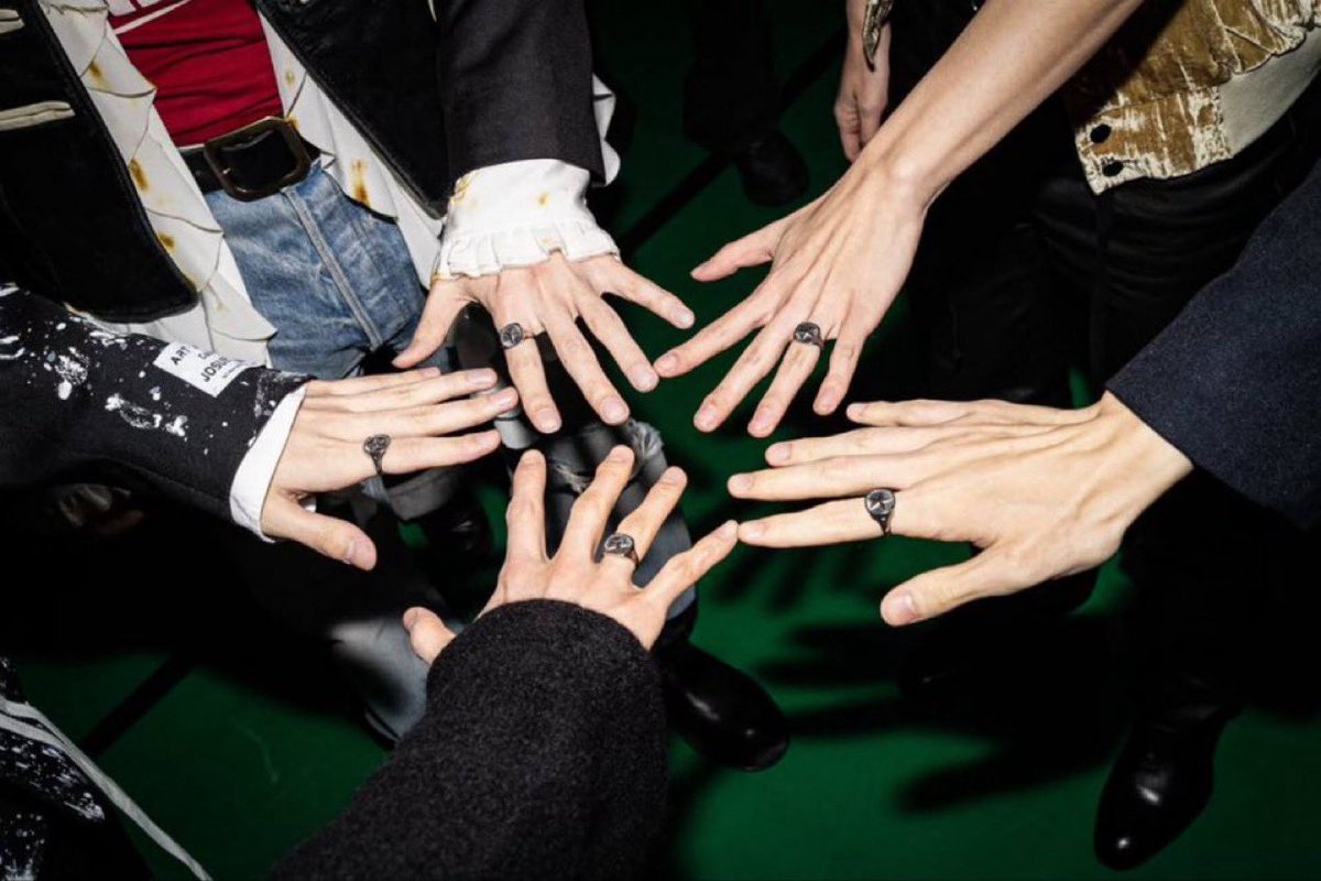 moon 𑣲 tweet media