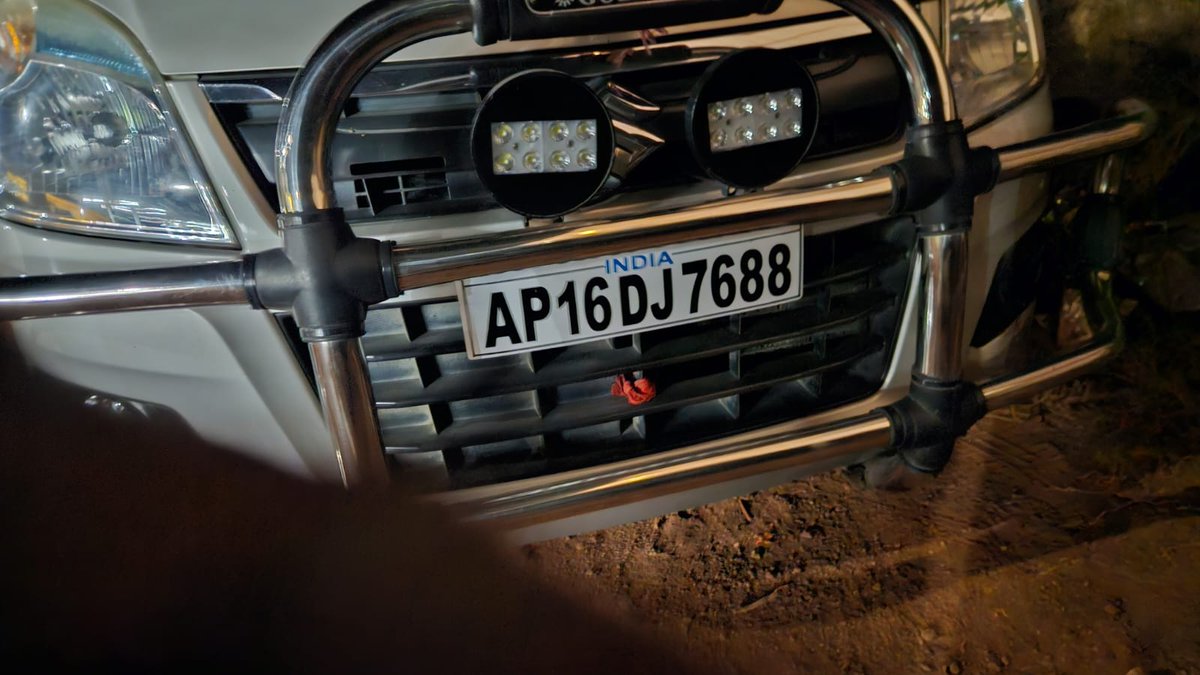 SatishKumarGal1's tweet photo. 🚨 Illegal Vehicle Modification – Public Safety Concern

Vehicle No: AP16DJ7688 is using a banned front bull bar/crash guard in Kamavarapukota, Eluru District, Andhra Pradesh (Violation of MV Act Sec 52). https://t.co/797N38Vcd3