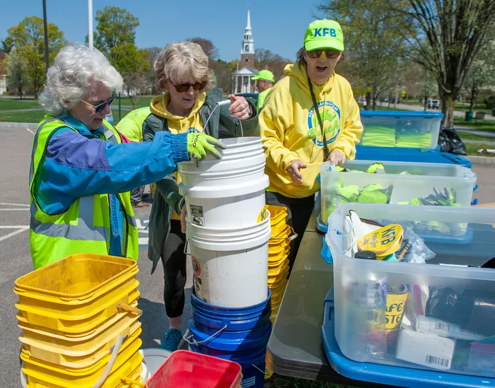 kindnessavenue's tweet image. Our town was featured on the local news with Keep Framingham Beautiful, a new organization that helps pick up trash throught the city. I sent them a donation recently. It's good to see these kinds of news stories! #KeepFraminghamBeautiful #BostonMetroWest #MakingADifference