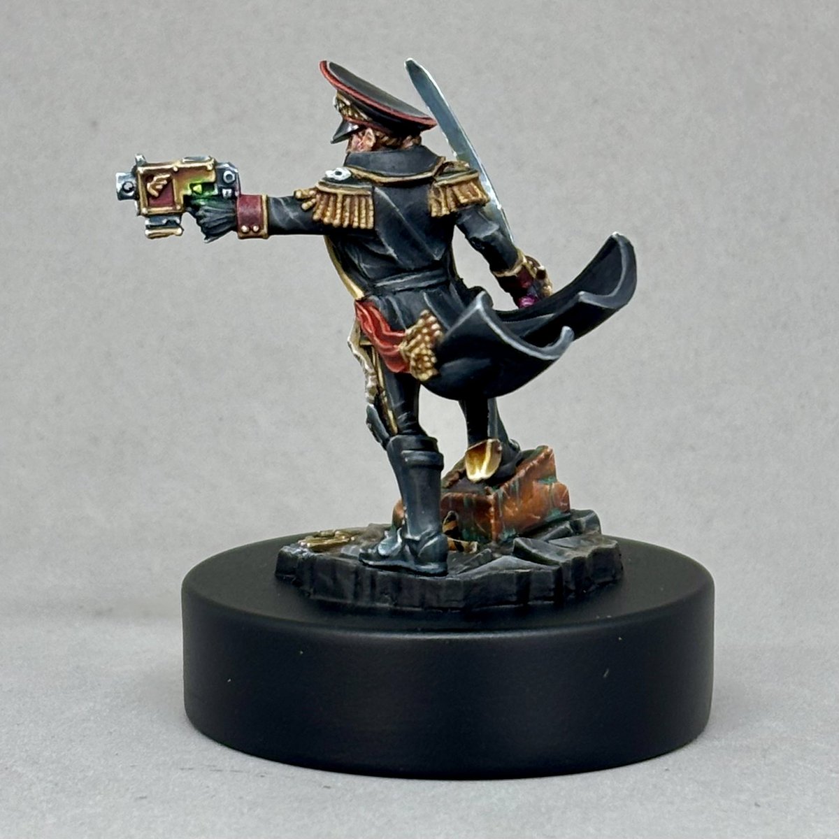Commissar Severina Raine.
Stunning sculpt that was a pleasure to paint. First time trying a couple of things, like copper NMM.
This is part of a project that will be added to (hopefully soon!).

#warhammer40k #warhammercommunity #blacklibrary #astramilitarum #warhammerpainting