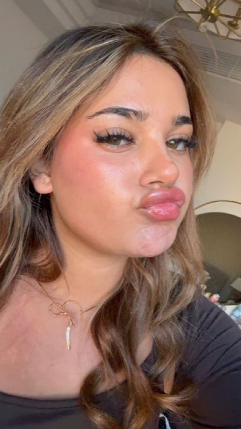 ينبض خرقي بسبلها 😔