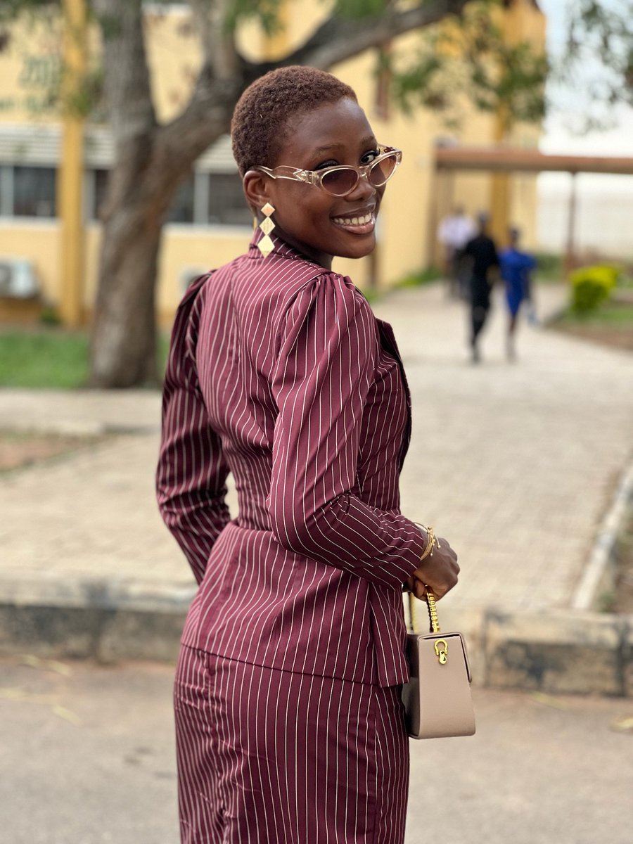 The Vintage Girl || Media, Comms and Fashion tweet media