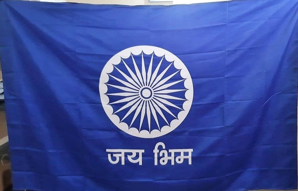Eugenist_'s tweet photo. The Flag on the left is Dhamma Dhwaj Literally Represents The Tathagat.
Flag on the Right Represents the Iconography of Bodhisatva Mahasattva Yakṣādhipati Bhagwan Nilambardhar Vajrapāni. https://t.co/7XxTYeVqtW